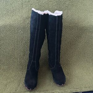 Ugg heeled and clog type knee high boots with real sherpa lining with zipperr